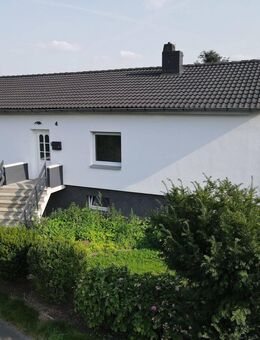Massivhaus Bungalow in ruhiger Sackgassenlage - Wärmepumpe, neue Fassade, Energiekennwert A - Vechelde