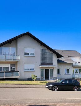 RENOVIERTE ERDGESCHOSSWOHNUNG MIT BALKON UND GARTENNUTZUNG - Salzkotten