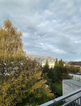 Helle Dachgeschosswohnung mit Balkon in Chemnitz - Chemnitz