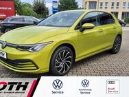 VW Golf, 1.0 eTSI Life, Jahr 2022 - Achern