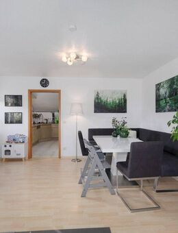 Ihr neues Zuhause unter dem Dach - Dachgeschosswohnung mit Gartenfreude und sonniger Terrasse! - Mühlacker