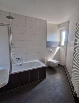 Großzügige 5-Raum-Wohnung im Herzen von Schönebeck - Schönebeck (Elbe)
