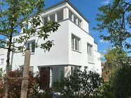 Freistehendes Einfamilienhaus mit Dachterrasse, Garten und Tiefgarage - Wiesbaden
