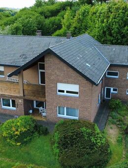 Großzügiges Einfamilienhaus mit 3 Garagen - Beverungen