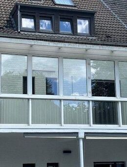 Traumhafte Etagenwohnung mit riesigem Wintergarten und Einbauküche - Mönchengladbach