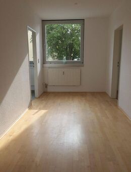 3,5 Zimmer Wohnung in Refrath mit TG Stellplatz und Balkon - Bergisch Gladbach