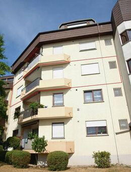 Stilvolle, modernisierte 4-Raum-Wohnung mit Balkon und EBK in Gottmadingen - Gottmadingen