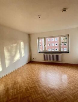 Charmantes Wohnen in Heide - helle & gemütliche 2,5-Zimmer-Wohnung mit Balkon ab 01.12.2025 - Heide