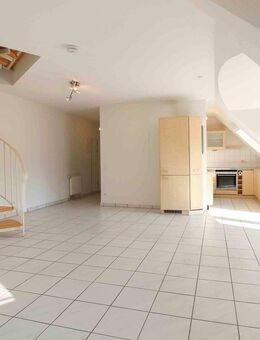 Helle Maisonette-Wohnung mit TG-Stellplatz in Toplage von Berkersheim - Frankfurt (Main)