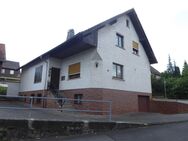 Freistehendes 2-Familienhaus mit Nebengebäude in Ebersburg-Weyhers - Ebersburg