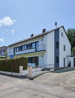 RESERVIERT - 2025 Kernsaniertes Zweifamilienhaus mit Dachterrasse & Garten in ruhiger Lage von Bogen - Bogen