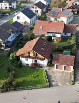 Freistehendes Einfamilienhaus in Plattling mit Doppelgarage und großem Garten - Plattling