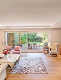 Großzügiges Wohnen. Idyllischer Garten mit altem Baumbestand. - München