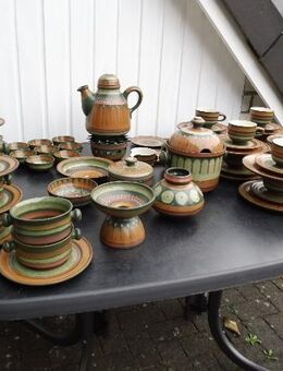 KMK Lima Keramik, Feinsteinzeug, handbemalt: Kaffeetassen Teller Suppentassen Leuchter Schalen Dose Vase Kaffeekanne Stövchen Milchgießer Zuckerdose 77 Teile zusammen 249,- - Flensburg
