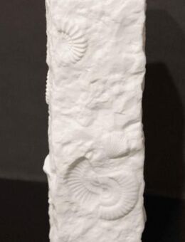 Vintage Porzallanvase mit Ammonit-Relief, weiß, ca. 70er J. - Münster