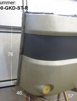 Fendt Seitenteil für Gaskastendeckel 590A gebraucht RECHTS zB BJ 92 - Bugfrontdeckel / Bugklappe / Gasklappe / Flaschenkastendeckel / Flaschenkastenabdeckung - Schotten Zentrum