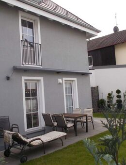 Schönes Walmdach-Doppelhaus mit großem Doppelcarport Top-Lage - Gilching