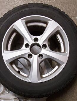 Vier Winterreifen auf Alu Felge - Erkrath (Fundort des Neanderthalers)