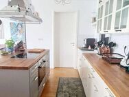 Modernes Wohnen mit Stil - großzügige 5-Zimmer-Wohnung mit Südwest-Balkon, Einbauküche und Aufzug - Frankfurt (Main)