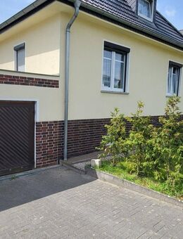 Solider Wohntraum mit flexiblem Ausbaupotenzial, geräumiger Garage und vielseitigem Nebengebäude - Falkensee