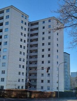 FREUNDLICHE DREI-ZIMMER-WOHNUNG MIT LOGGIA UND AUFZUG - Wülfrath