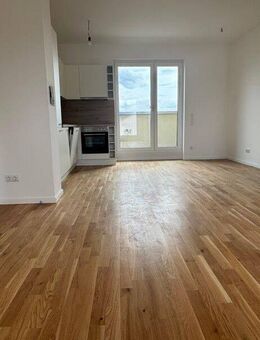 Familienfreundliche 4-Raum-Wohnung mit Balkon, 2 Bädern und moderner EBK - Leipzig