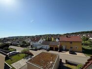 Heimkommen und Wohlfühlen! 4-Zi DG-Wohnung mit Balkon & Garage, Ostelsheim - Ostelsheim