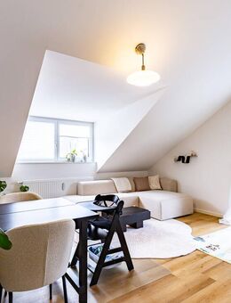Elegante 3Z. Dachgeschoßwohnung mit Balkon - Ottobrunn