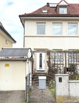 Rarität: Doppelhaushälfte in Top-Lage mit ruhigem Garten Ludwigsburg-Süd - Ludwigsburg