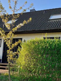 Seelze OT Harenberg, gepflegte, große DHH mit Keller auf ca. 1.200 m² Grundstück - Seelze