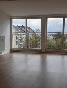 4-Zimmer-Dachgeschoss-Maisonette mit Blick ins Grüne, mit Balkon - Chemnitz