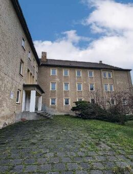 Sangerhausen: Mehrfamilienhaus zum Sanieren, mit Entwurfs-Konzept für Wohnen - Sangerhausen