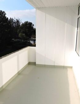 Renovierte drei Zimmer Wohnung mit großem Balkon frei! - Flensburg