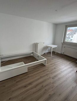Teilmöbliertes Studenten WG-Zimmer in 2er WG in Bielefeld - Bielefeld