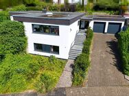 Frei stehendes Einfamilienhaus mit 2 Garagen in TOP-Wohnlage am Leimbacher Berg! - Leverkusen