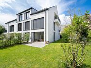 Exquisiter Neubau: Lichterfüllte 2-Zi.-Gartenwohnung mit elegantem Interieur und optimalem Grundriss - München