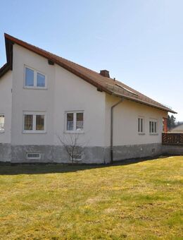 Attraktives Einfamilienhaus mit großzügigem Garten überzeugt durch seinen besonderen Grundriss. - Zierenberg