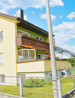 3 Wohnungen + 1 Büro/Praxis, ruhige Lage in Pfuhl, Doppelgarage, Garten, Keller, Stellplätze - Neu Ulm