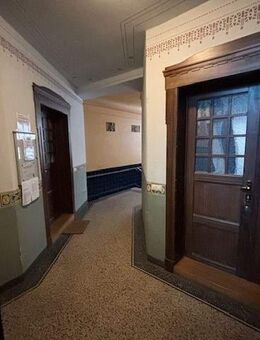 * TOP gepflegte ETW * frei ab 01.11.2025 * 2 Zimmer * Küche/Bad mit Fenster * Wanne * Stuck * - Leipzig