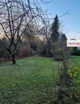 IMMOBERLIN.de - Ausbaufähiges Ein-/Zweifamilienhaus auf großem Westgrundstück mit Neubaupotential - Berlin