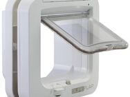 SureFlap Katzenklappe mit Chip - Set: Klappe (weiß) + RFID-Halsbandanhänger (2 Stück)