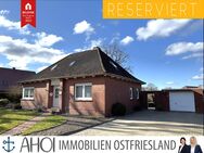 Naturnahes Wohnen mit viel Potenzial! Renovierungsbedürftiger Bungalow mit Garage und Garten. - Großefehn