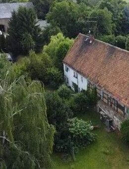 Mehrfamilienhaus im Dornröschenschlaf & ca. 1600m² erschlossenes Bauland - Klipphausen