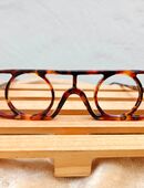 Ein Augenblick der Verwirrung. Brille im kunstvollen Design Rund in 41515