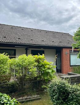 Einfamilienhaus-Bungalow mit Garage und schön gelegenem Grundstück in Adendorf - Adendorf