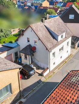 Liebevoll saniertes Einfamilienhaus mit neuen Bädern, Einbauküche und Garten in Windischeschenbach - Windischeschenbach