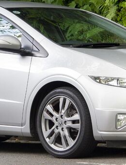 Honda Civic VIII 5 Türer Radkasten Leiste vorne rechts - Niederwerrn