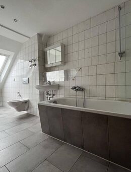 4-Raumwohnung im Dachgeschoss in ruhiger Lage - Chemnitz