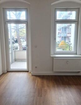 +++ Sehr schöne 3-Zimmer-Wohnung mit Balkon und Bad mit Wanne und Dusche +++ - Chemnitz