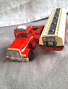 1:43 / 1:50 ? Peter Bilt Zugwagen mit Tankauflieger und Fire Chief Modell - Meckenheim